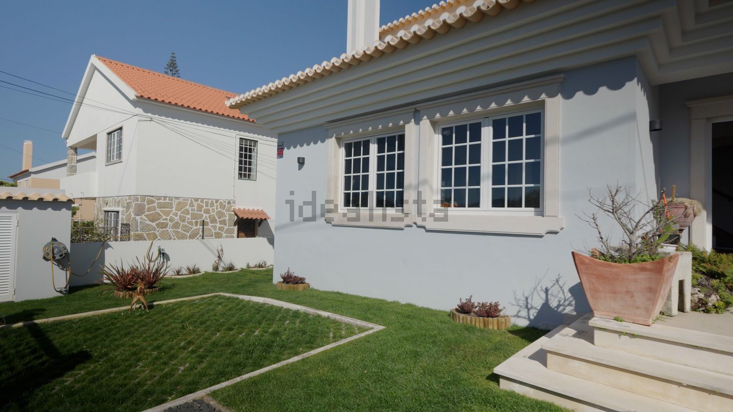 小楼房或独栋别墅出售在Estrada da Tomadia s/n - 外立面