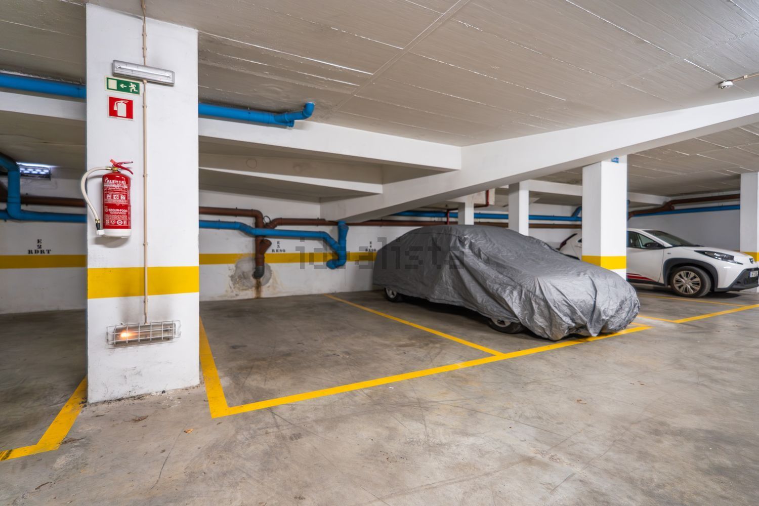 出租公寓 t1在Rua do Campo de Futebol - 停车位