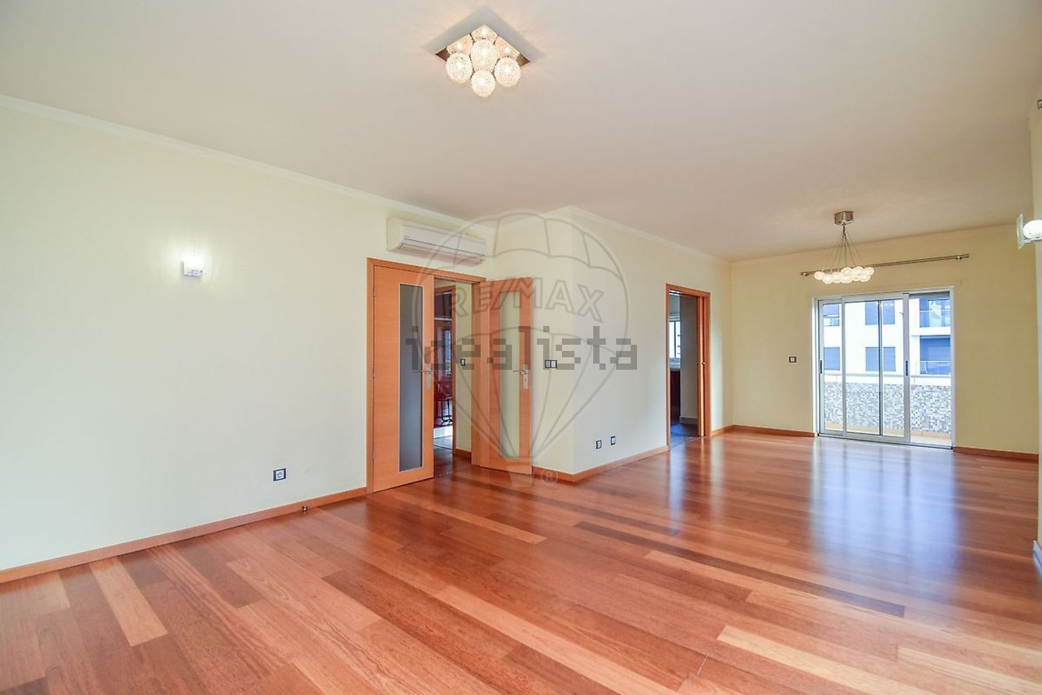 出租公寓 t3在Rua 1º de Maio - 居住