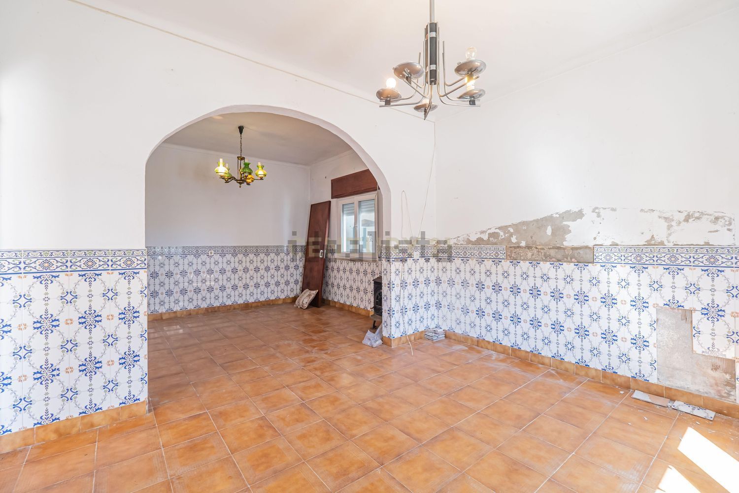 小楼房或独栋别墅出售在Rua General Humberto Delgado, 6 - 照片