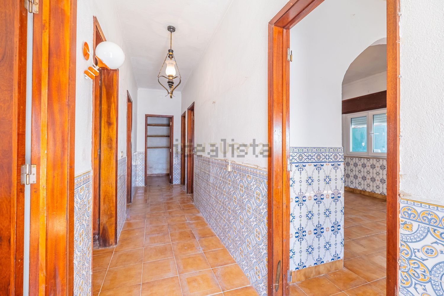 小楼房或独栋别墅出售在Rua General Humberto Delgado, 6 - 过道