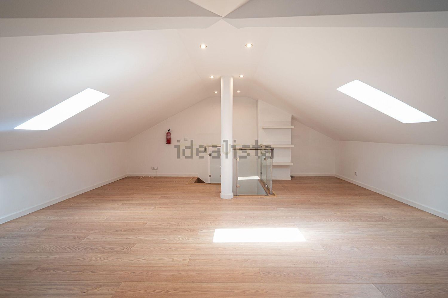 小楼房或独栋别墅出售在Rua Engenheiro José Caetano Salema Garção, 29 - 详情