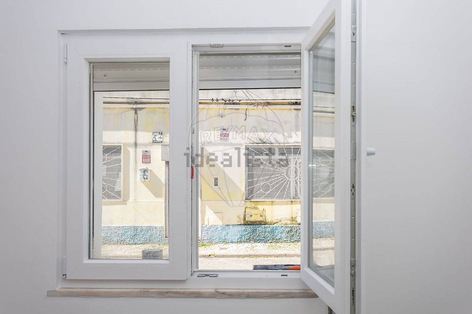 小楼房或独栋别墅出售在Praceta José Escada - 照片