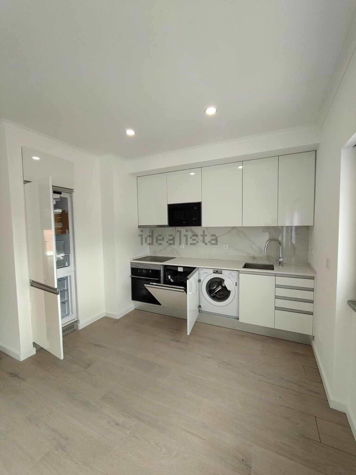 出租公寓 t2在Rua Dom Afonso de Albuquerque, 85 - 厨房