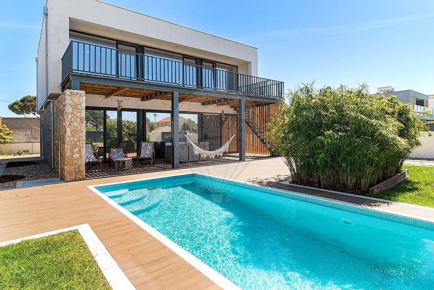 小楼房或独栋别墅出售在Rua dos Campos