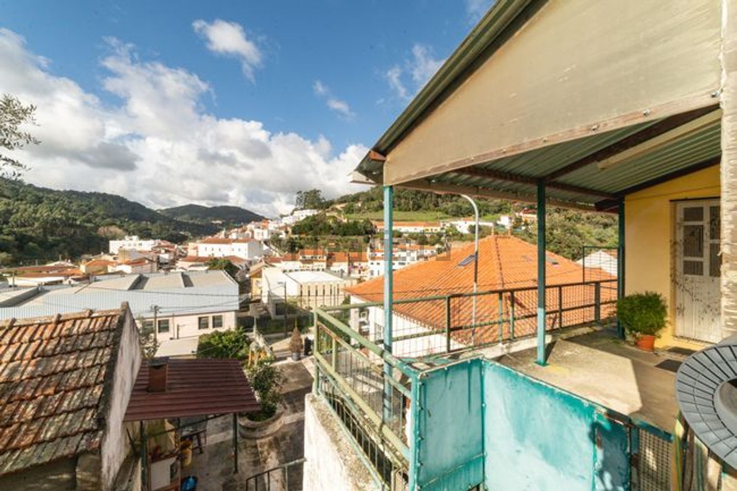 小楼房或独栋别墅出售在Travessa Linhas de Torres - 阳台