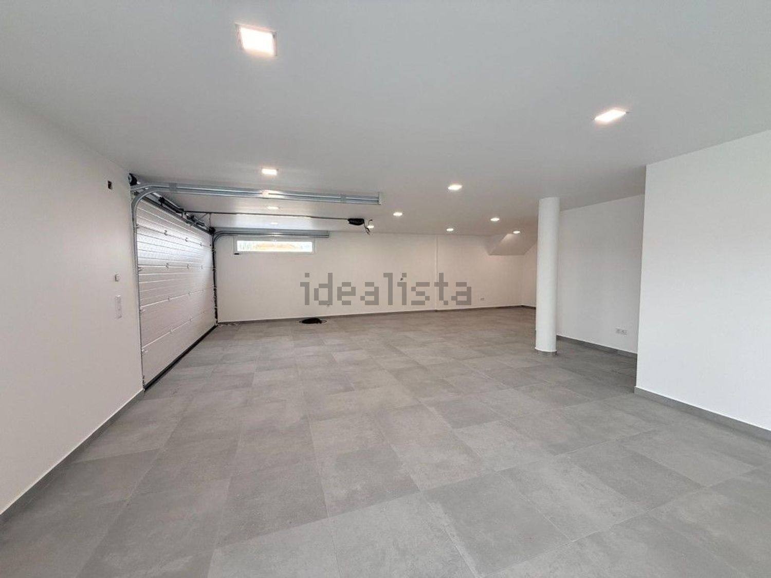 小楼房或独栋别墅出售在Rua dos Pedros - 停车位