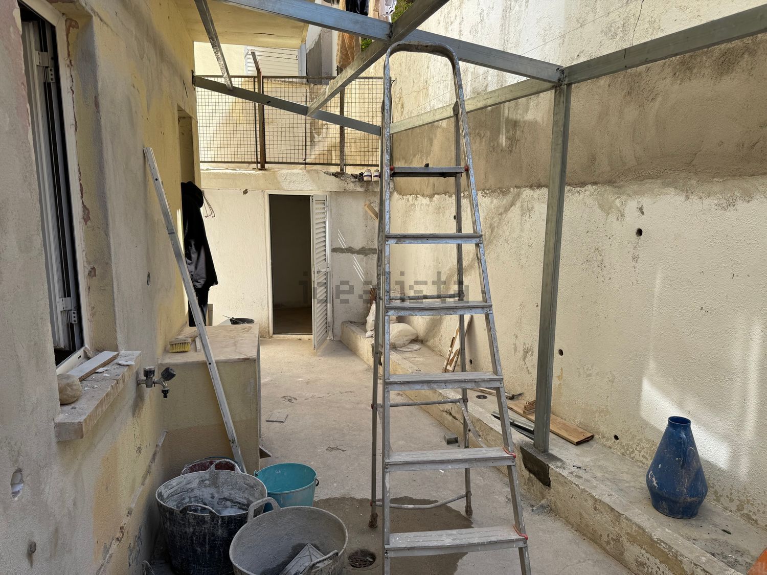 出租房间在Rua José Luís de Morais, 16 Al - 院子