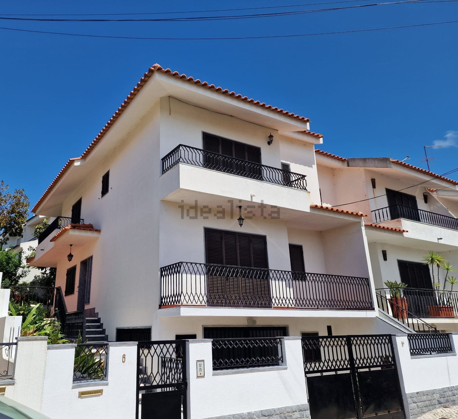 双拼别墅出售在Rua Fernando Namora, 6 - 外立面