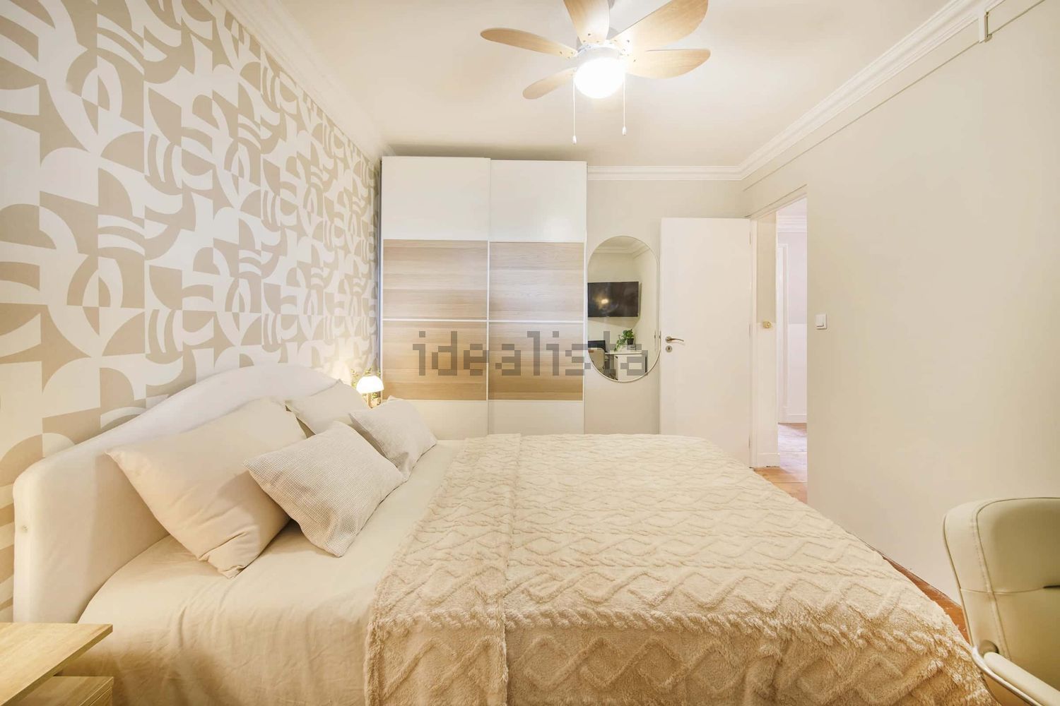 出租房间在Largo Vitorino Damásio, 2 - 卧室