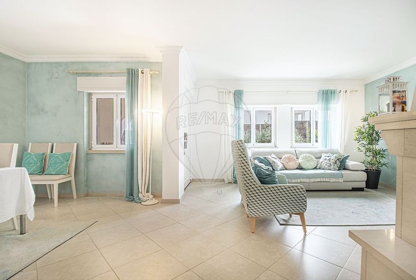 小楼房或独栋别墅出售在Estrada do Cabo da Roca