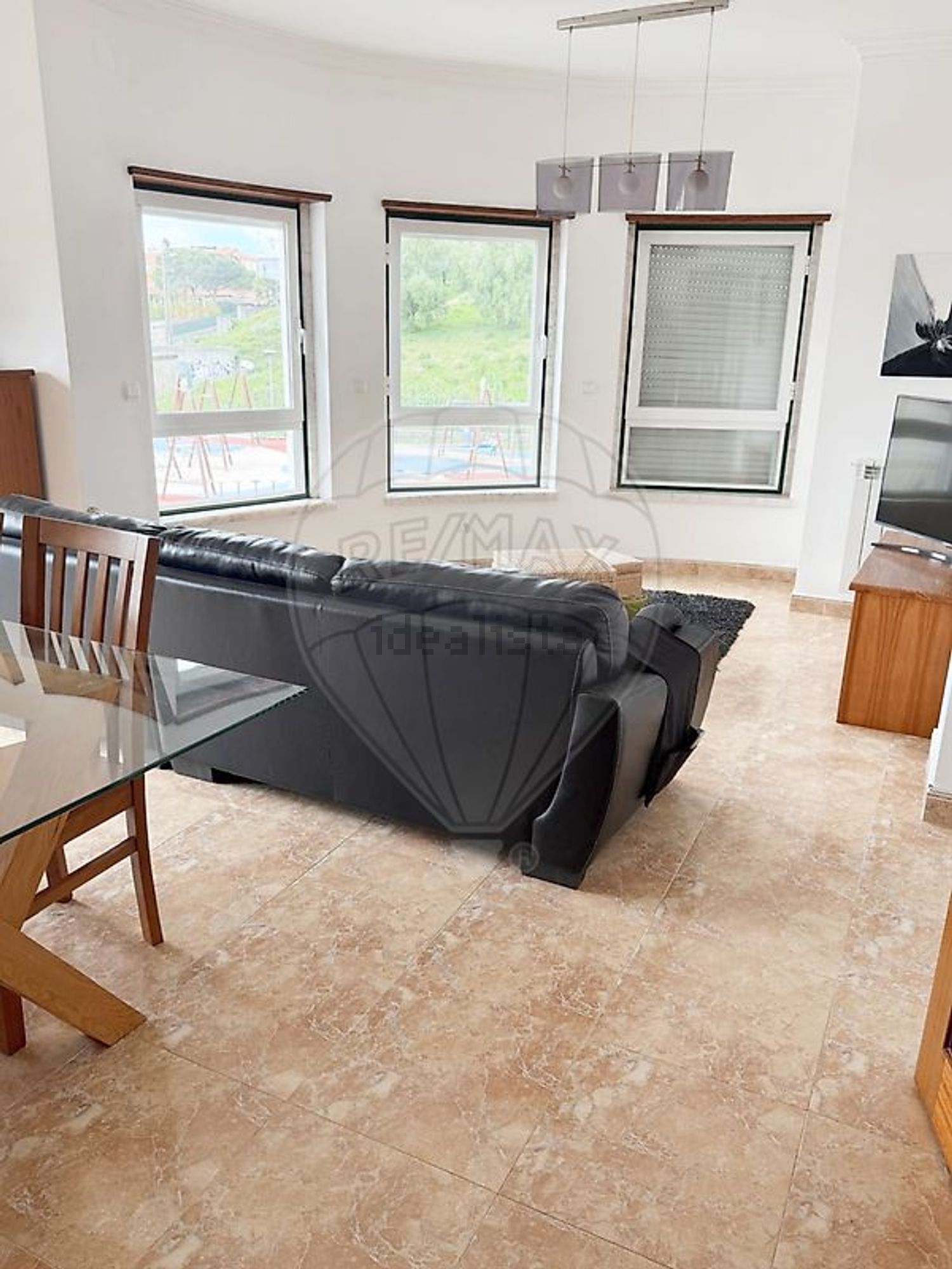 出租公寓 t3在Estrada de Asfamil e Ligeiras - 客厅