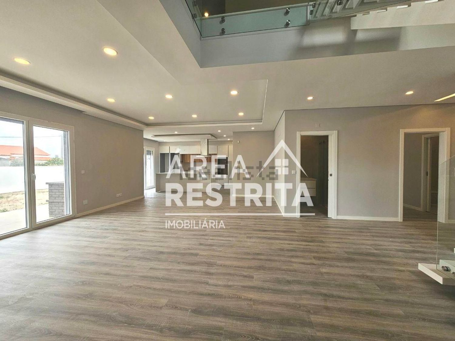 小楼房或独栋别墅出售在Vale de Choupos - Choilo - Galeotas - 客厅