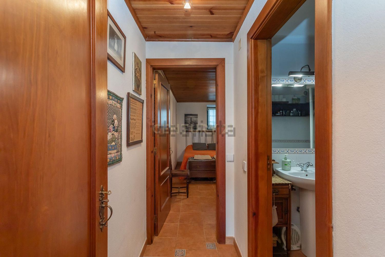 小楼房或独栋别墅出售在Rua Nossa Senhora dos Remédios, 32 - 过道