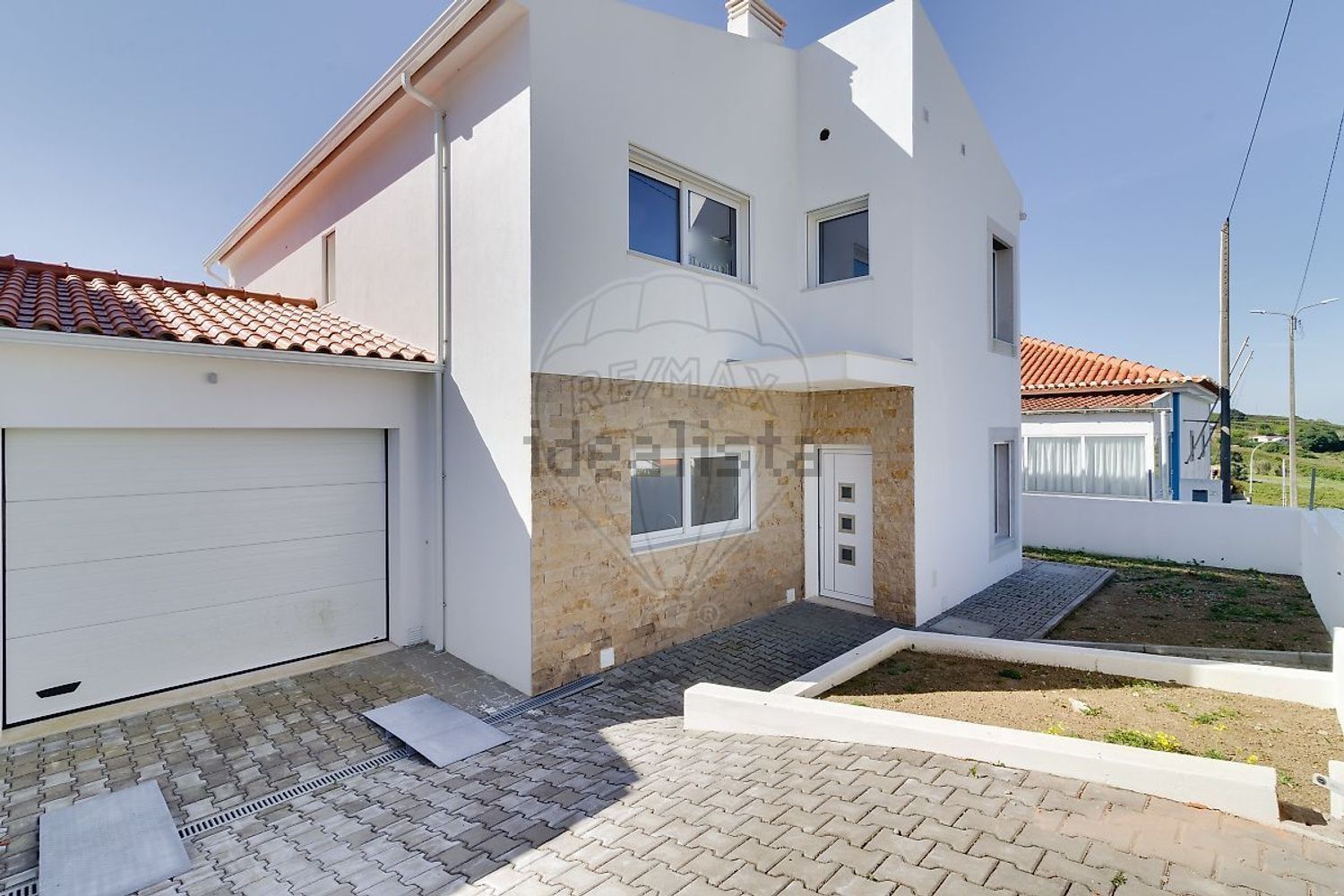 小楼房或独栋别墅出售在Rua da Cabine - 外立面