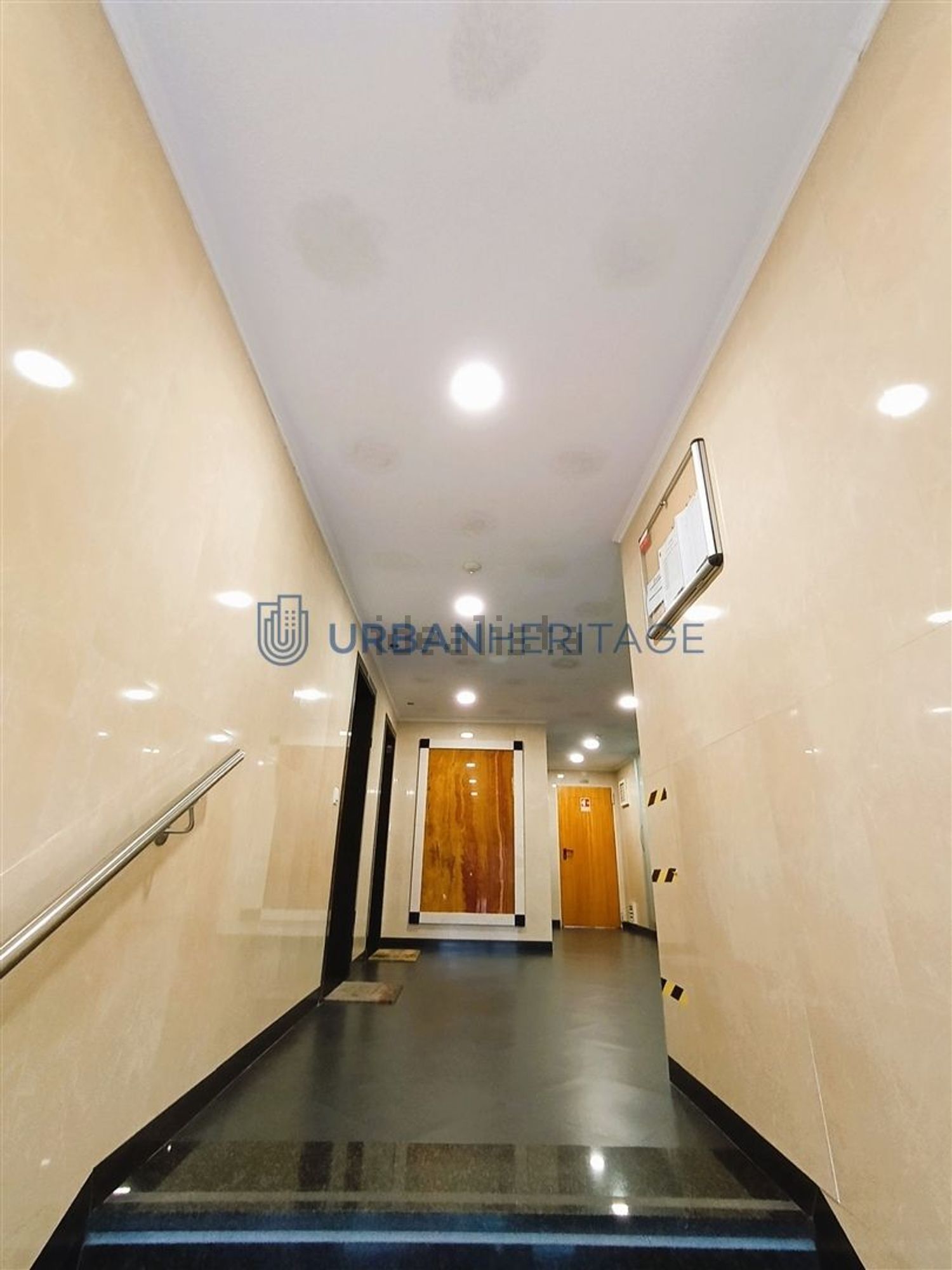 公寓 t2出售在Rua Helena Sá da Costa, 9 - 过道