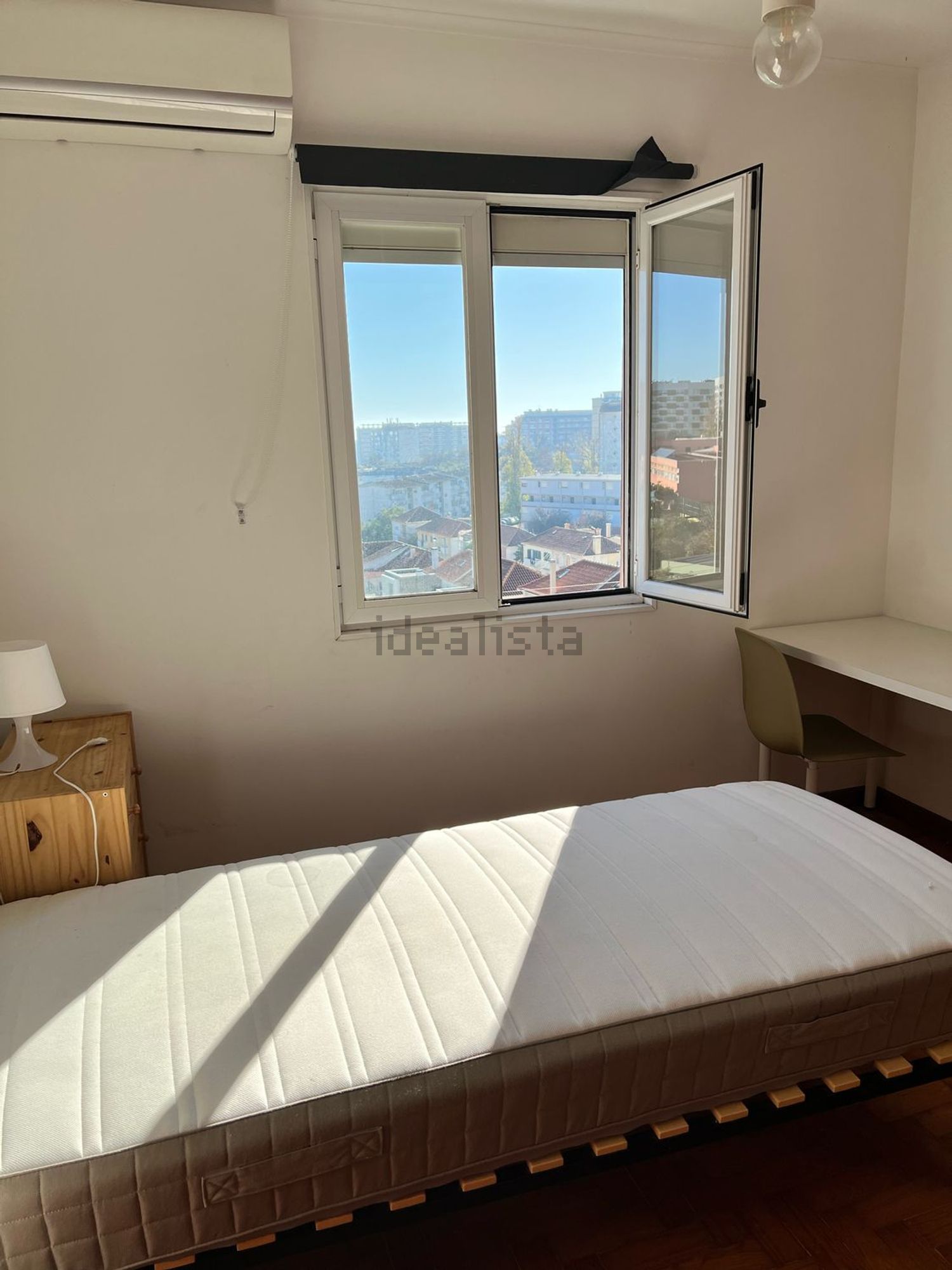 出租房间在Rua Doutor José Saraiva, 48 n - 卧室