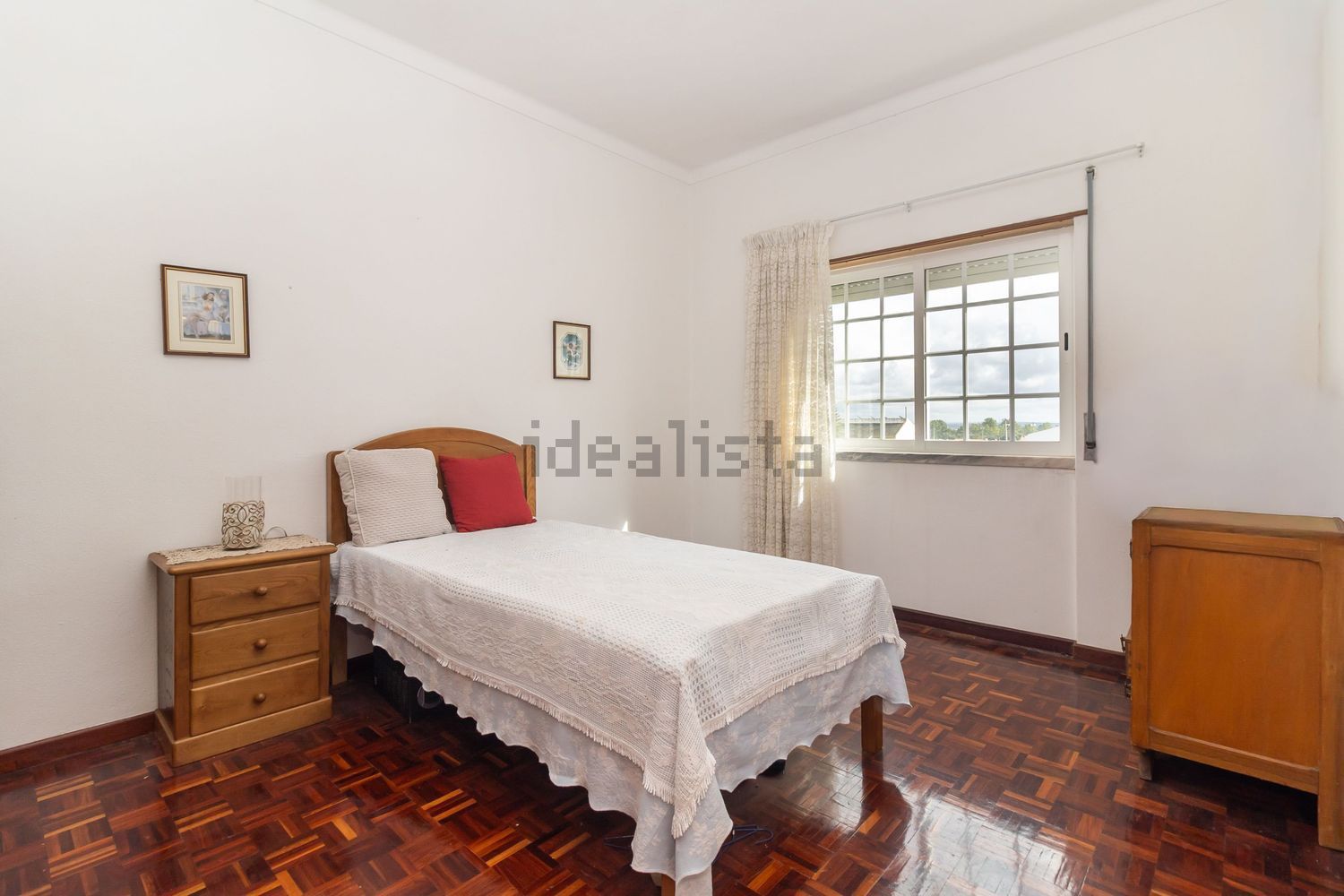 小楼房或独栋别墅出售在Avenida Padre Nabeto - 卧室