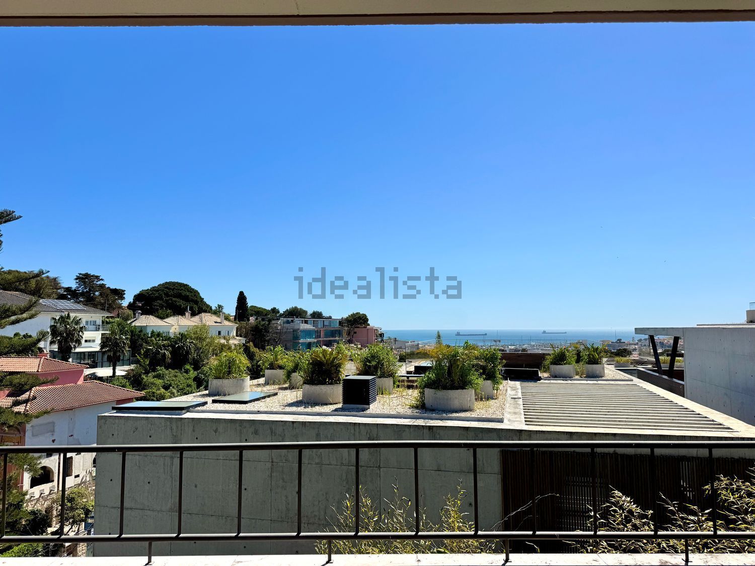 小楼房或独栋别墅出售在Avenida Marechal Carmona, 631 - 阳台