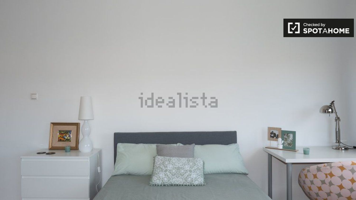 出租房间在Rua Elias Garcia - 卧室