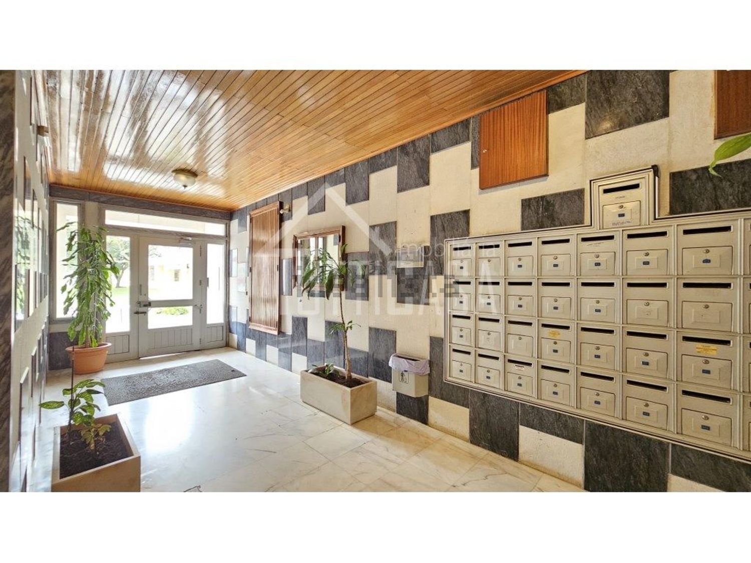 公寓 t3出售在Avenida Azedo Gneco G6 - 前厅