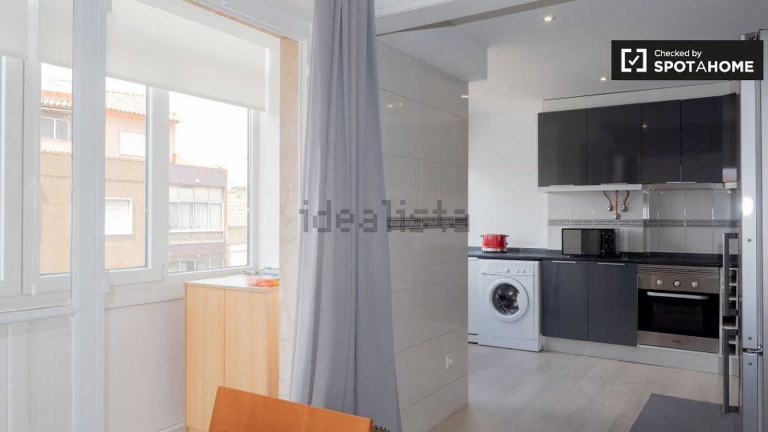 出租房间在Rua Elias Garcia - 厨房