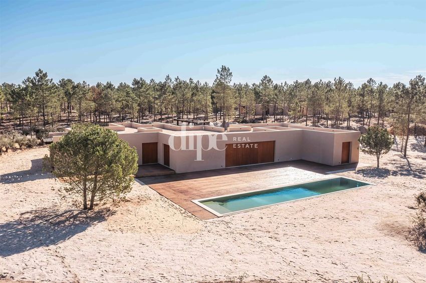 小楼房或独栋别墅出售在Melides