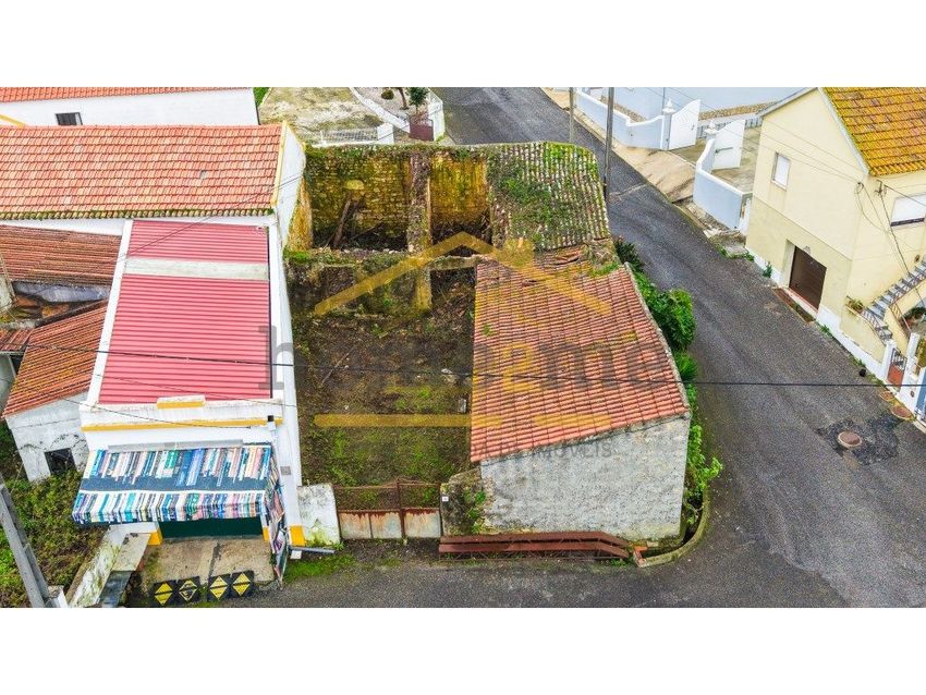 小楼房或独栋别墅出售在São Quintino