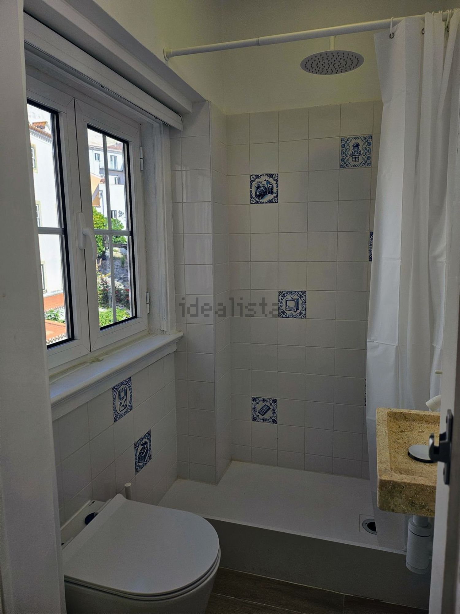 出租t0（单人公寓）在Beco de São Miguel, 13 - 卫生间