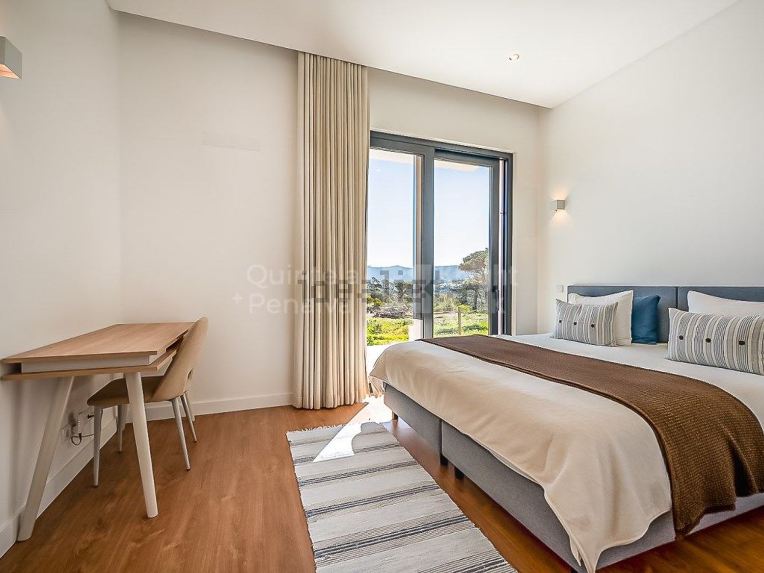 小楼房或独栋别墅出售在Estrada do Rodízio, 76 - 卧室