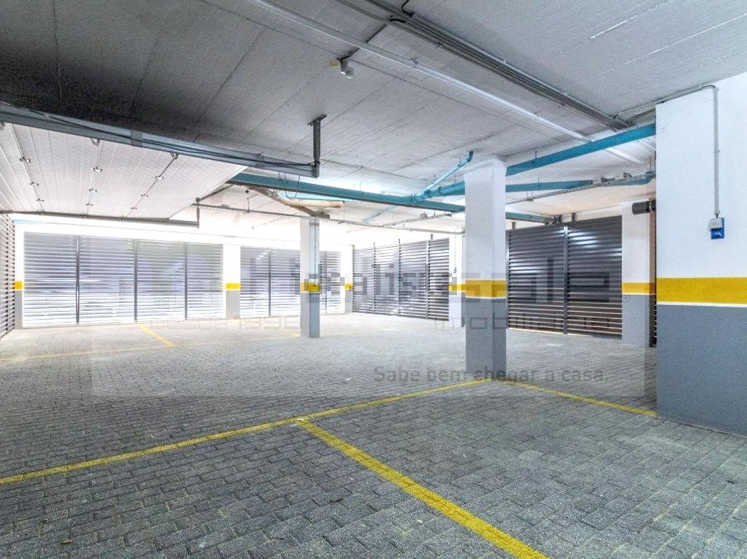 联排别墅出售在Rua Almirante Gago Coutinho, 58 a - 停车位