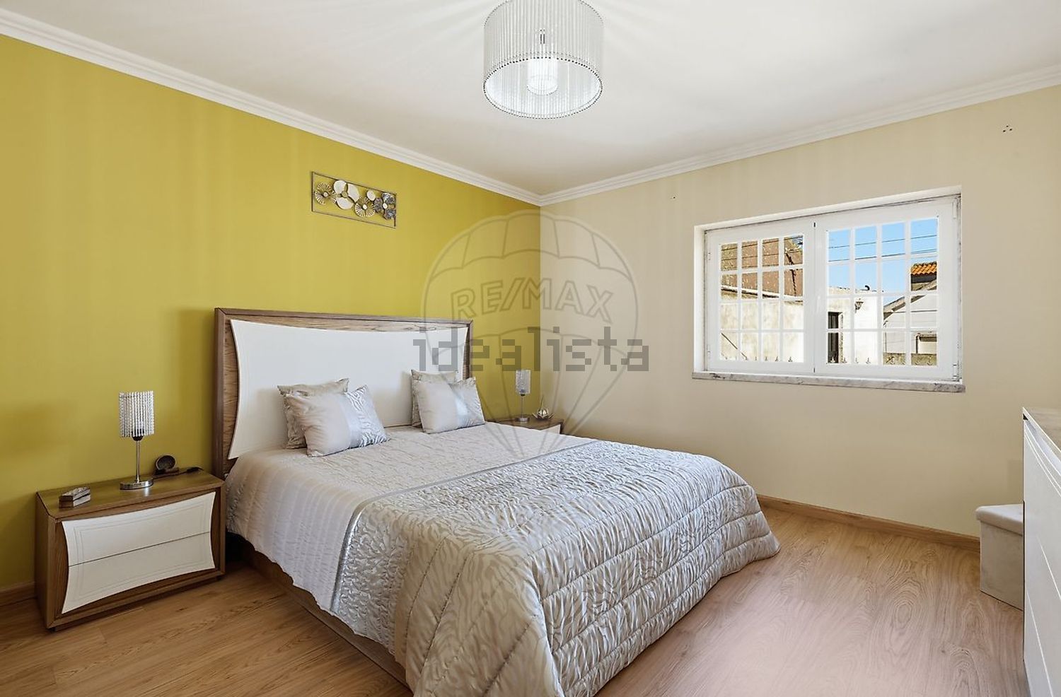 小楼房或独栋别墅出售在São Quintino - 卧室