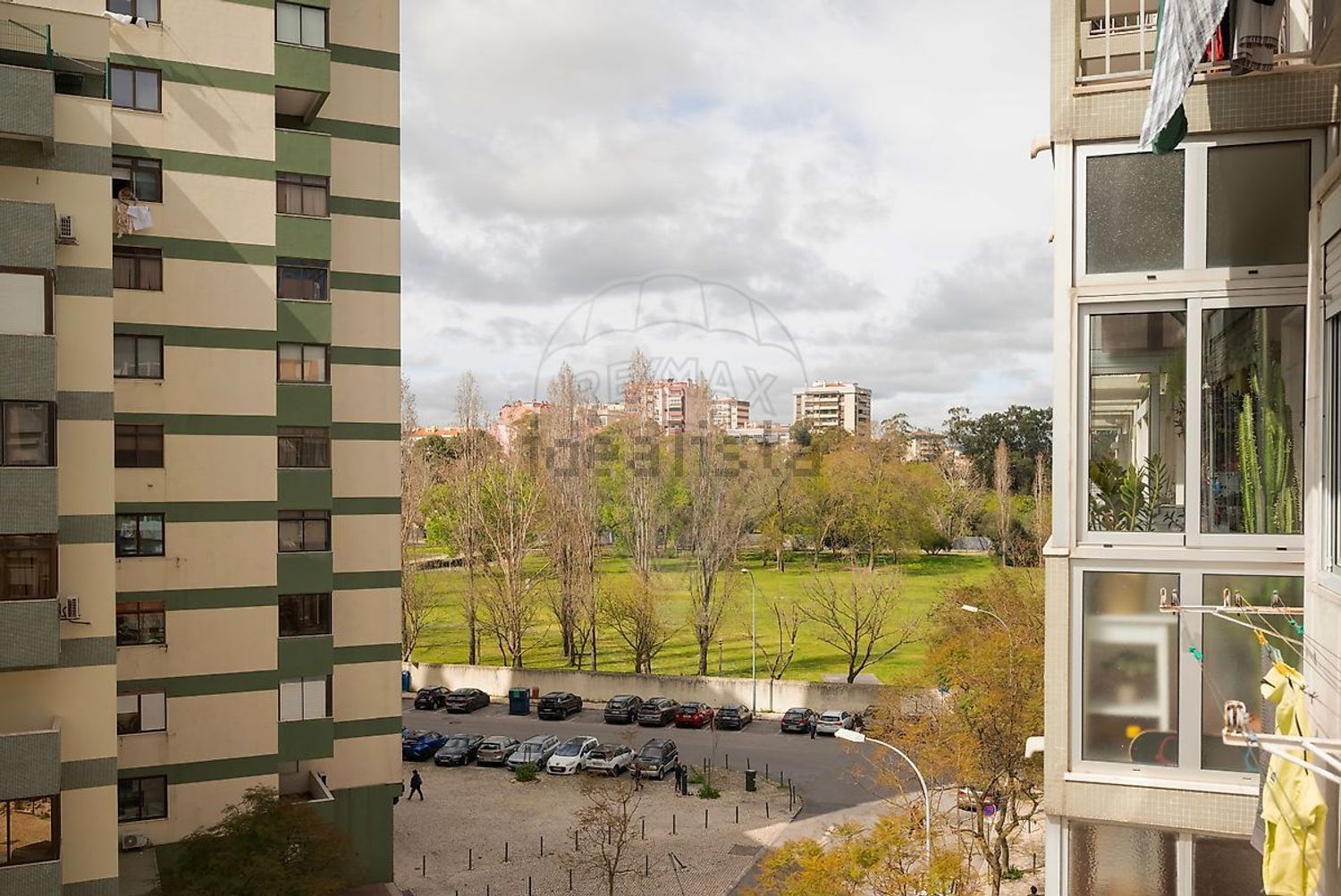 公寓 t2出售在Rua Luís Pastor de Macedo - 视线