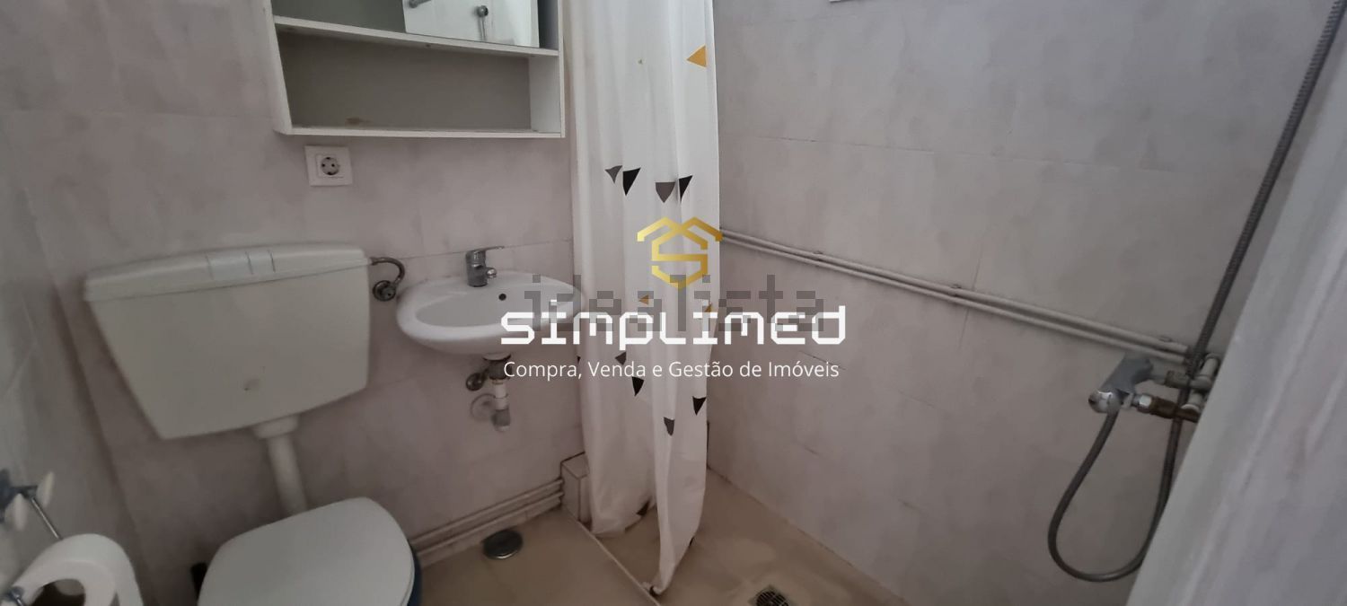 公寓 t2出售在Rua Doutor Egas Moniz - 卫生间