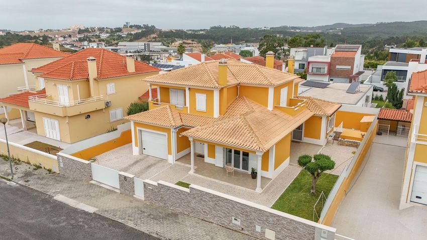 小楼房或独栋别墅出售在Rua Joane Mendes Botelho