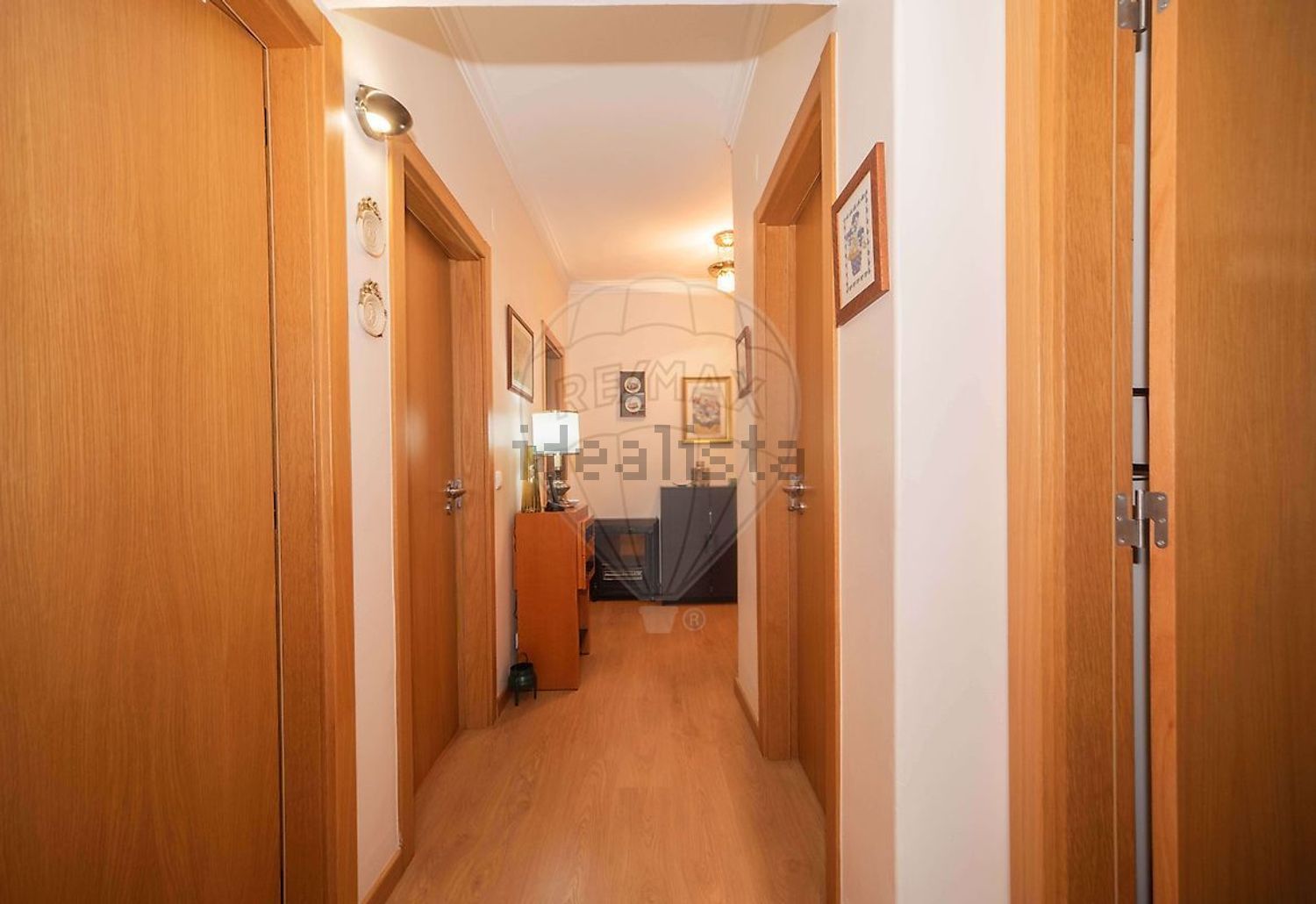 公寓 t2出售在Praça Professor Egas Moniz - 过道