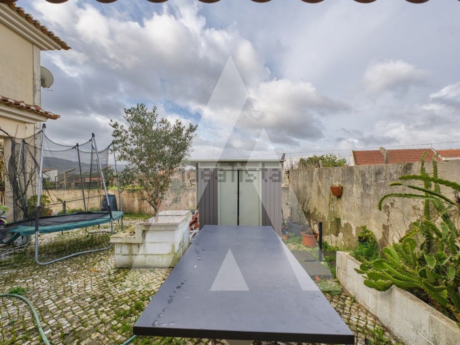 小楼房或独栋别墅出售在Lamas e Cercal - 外立面