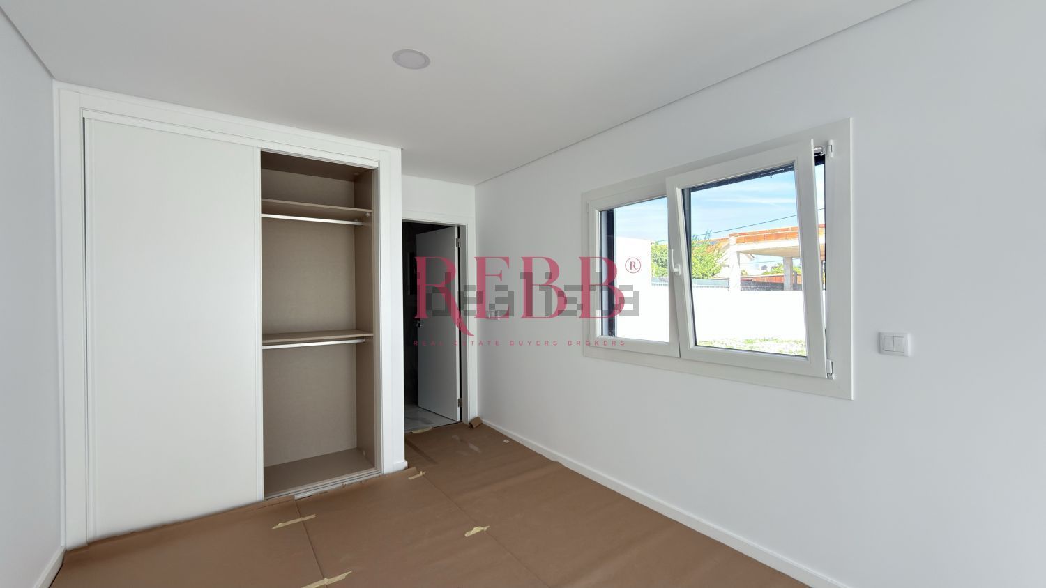 小楼房或独栋别墅出售在Rua Almada Negreiros - 试衣间