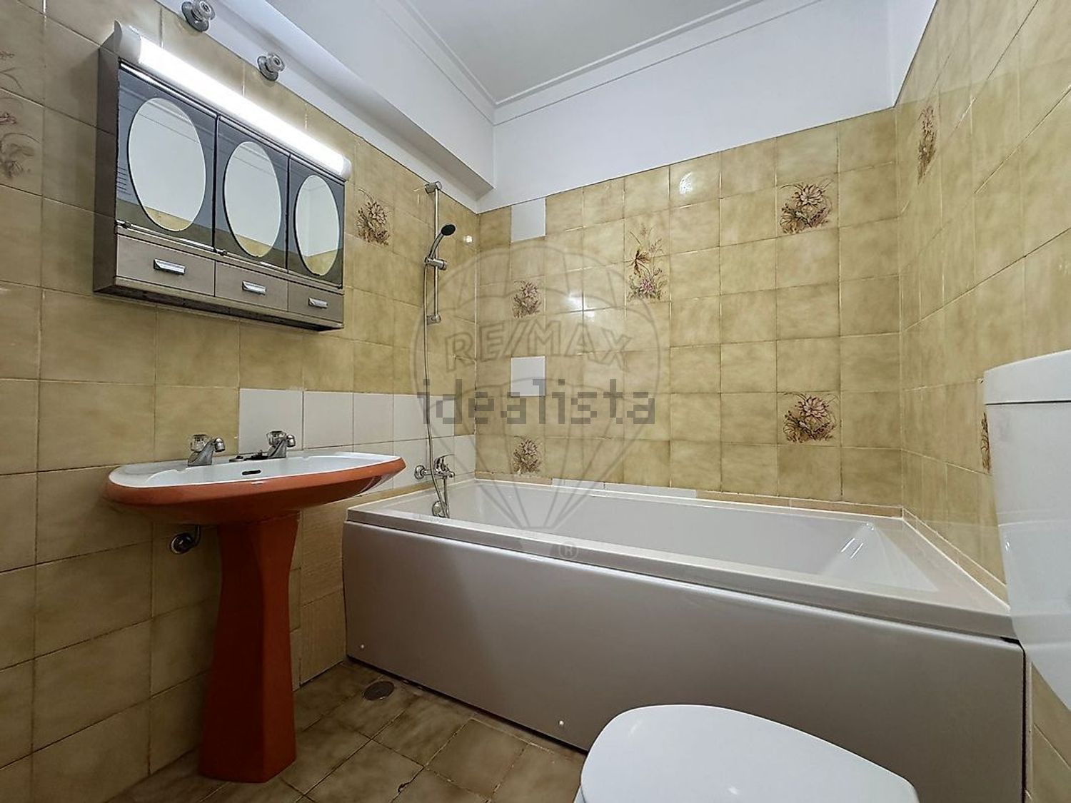 出租公寓 t2在Rua Elias Garcia - 卫生间