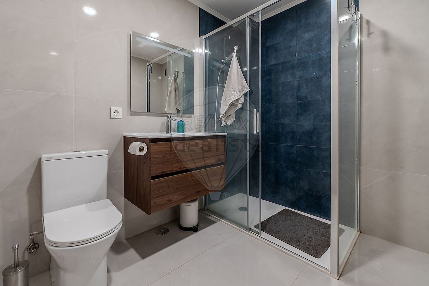 小楼房或独栋别墅出售在São Quintino - 卫生间