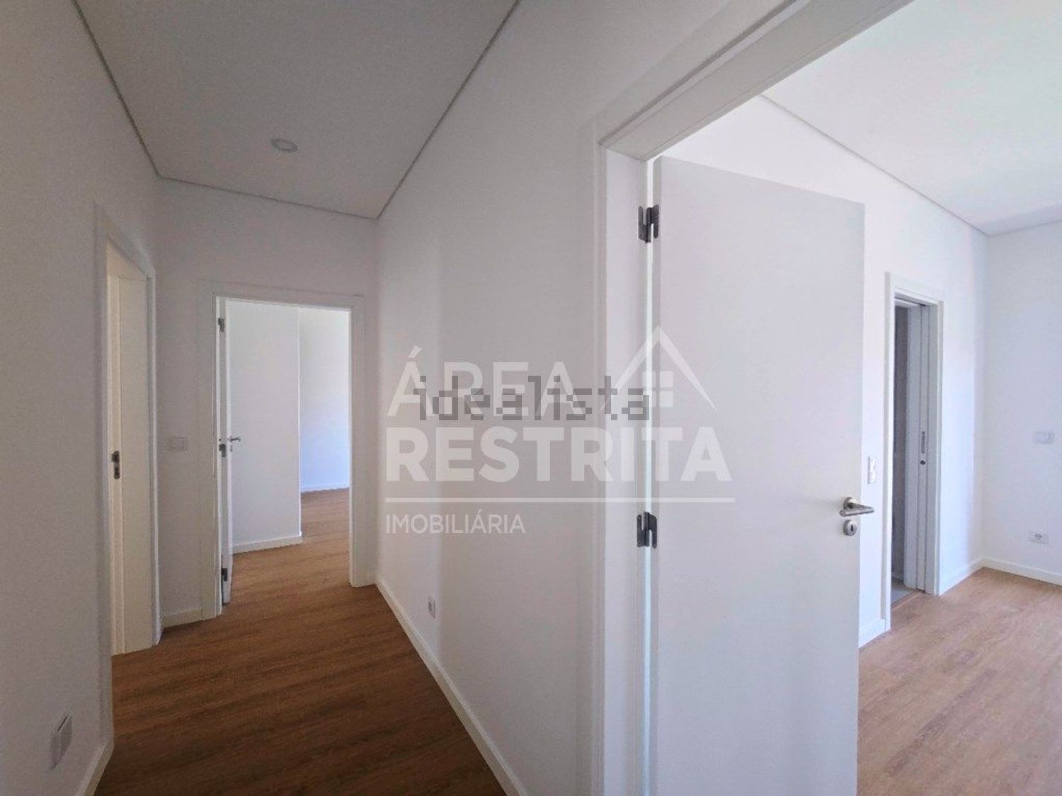 小楼房或独栋别墅出售在Rua dos Vitoriosos - 前厅