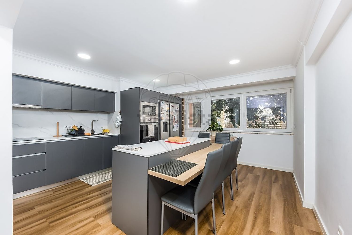 公寓 t4出售在Rua Capitão Tenente Oliveira e Carmo - 客厅