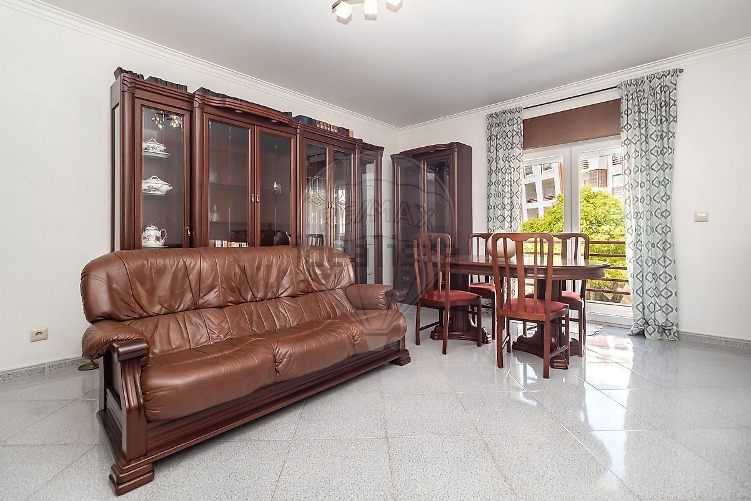 出租公寓 t2在Rua Hugo Casaes - 客厅