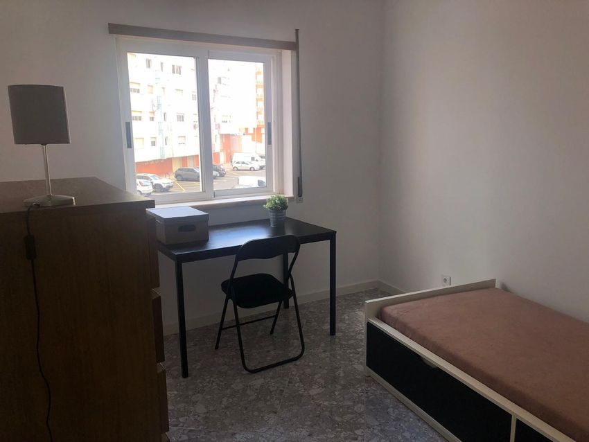 出租房间在Praceta António Andrade, 19