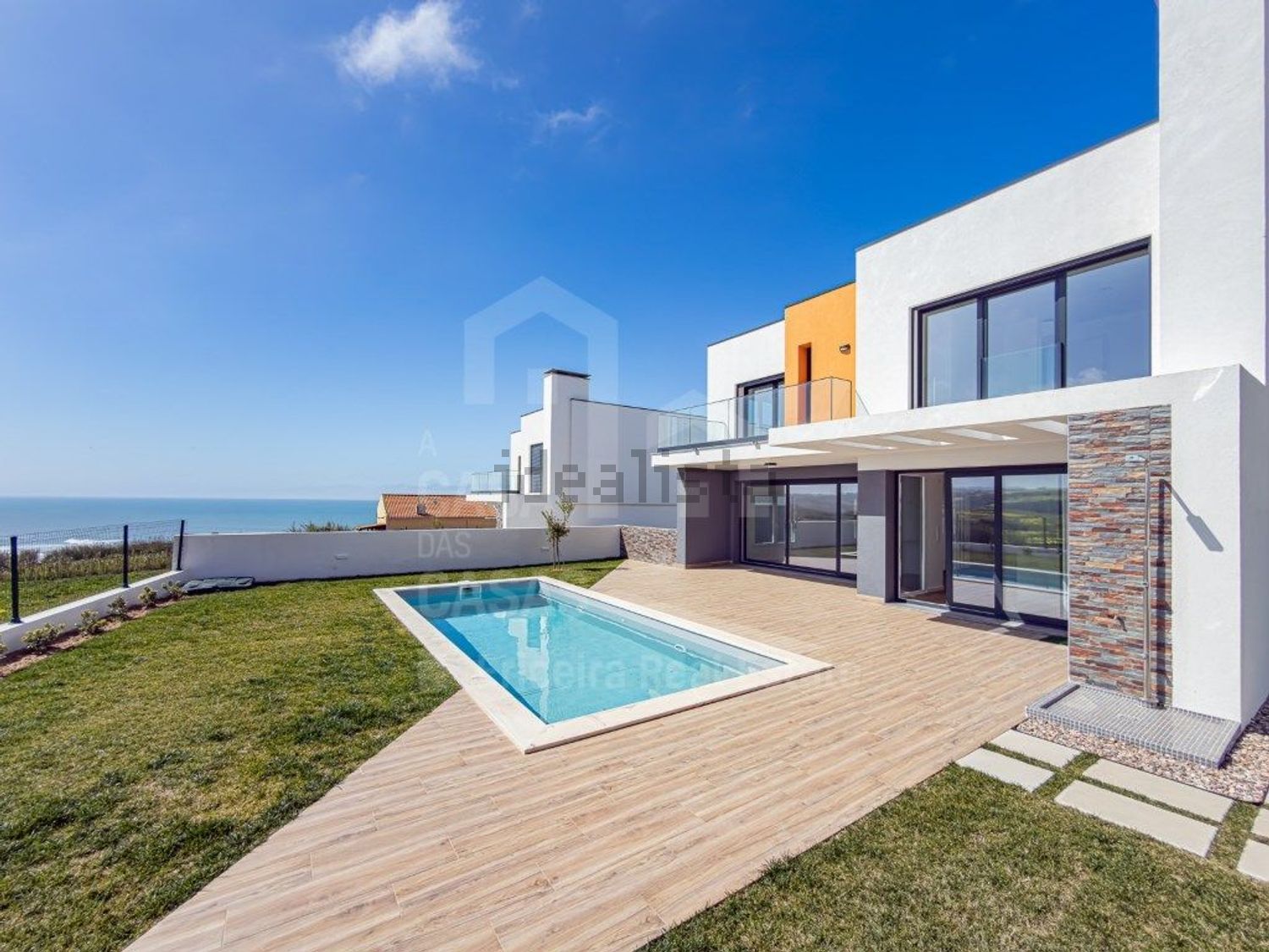 小楼房或独栋别墅出售在São Pedro da Cadeira - 游泳池