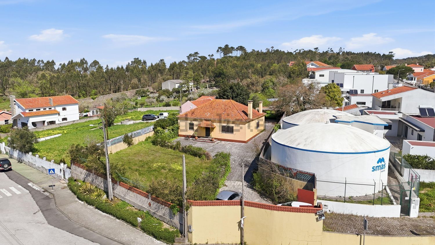 小楼房或独栋别墅出售在Rua do Bairro Novo - 游泳池