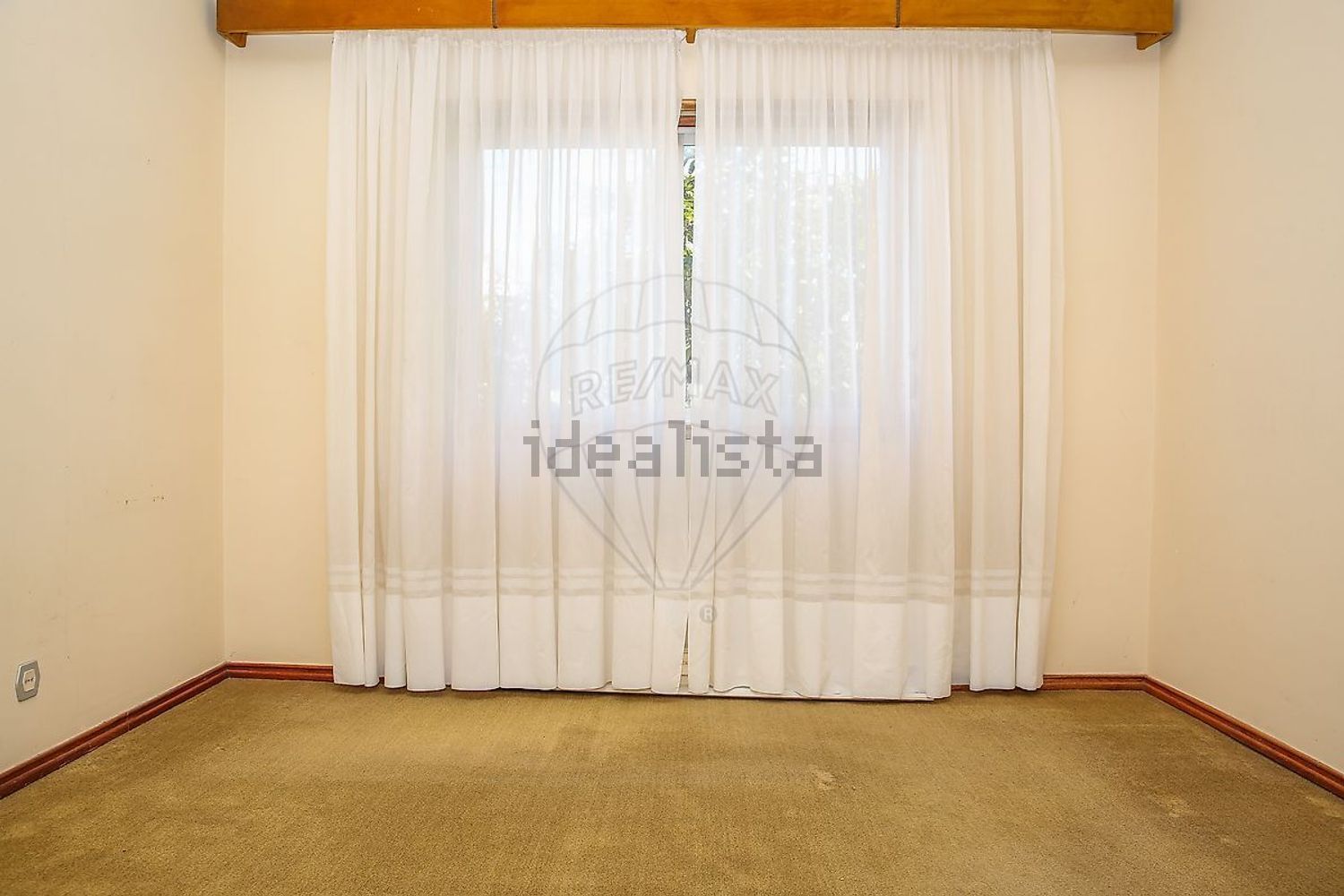 小楼房或独栋别墅出售在São Quintino - 照片