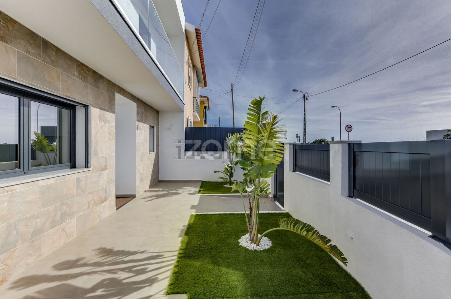 出租双拼别墅在Rua Portelas, 47 a - 入口 / 出口