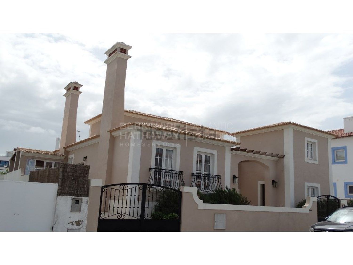 小楼房或独栋别墅出售在Porto Covo - 外立面