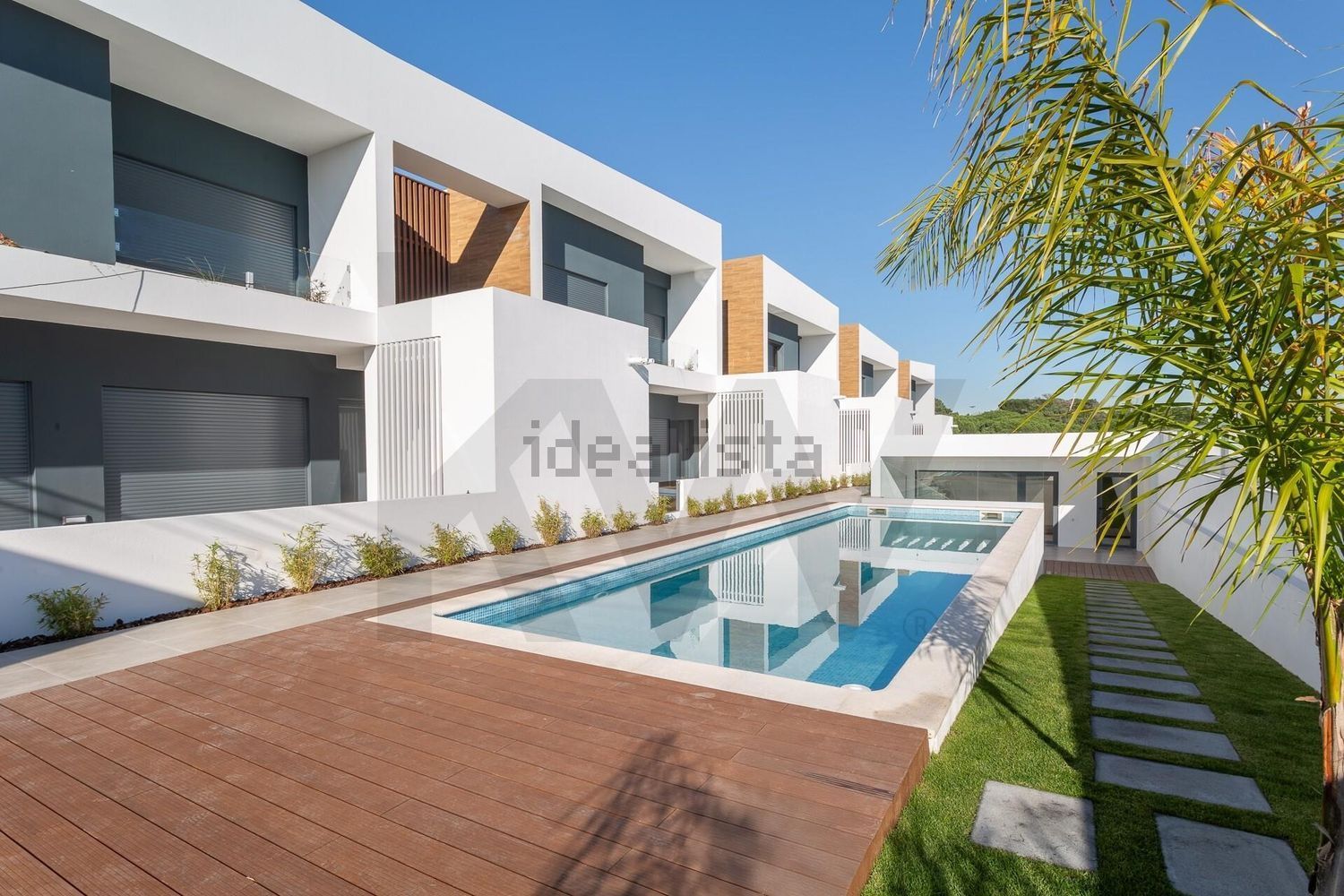 双拼别墅出售在Rua Marechal Craveiro Lopes s/n - 游泳池